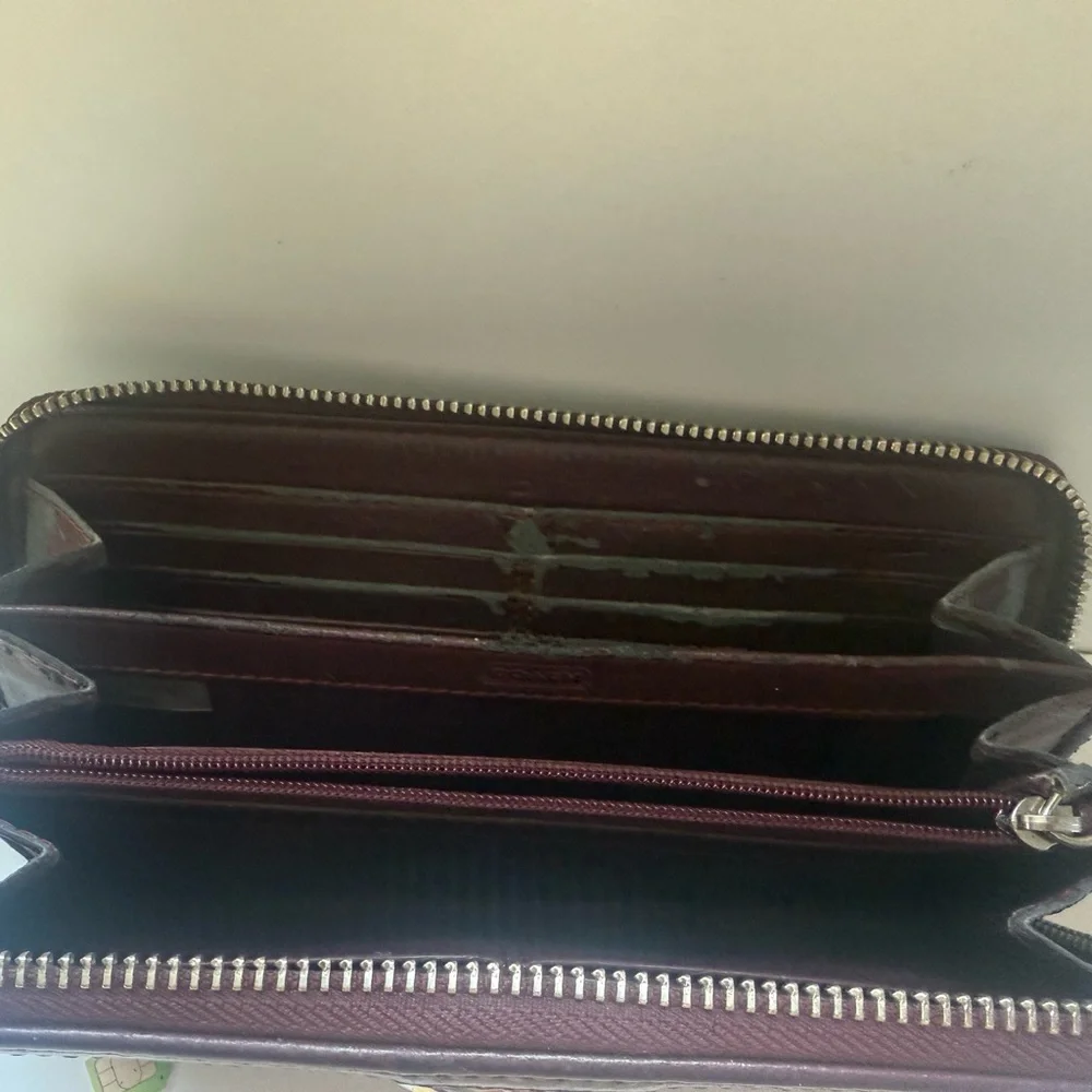 Coach Signature Jacquard Buckle Wallett​ - Picture 6 of 9